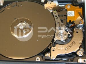 Potłuczony szklany talerz - fot 2