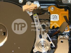 Potłuczony szklany talerz - fot 1