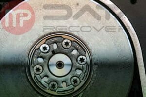 Zmasakrowana powierzchnia talerza - fot 3