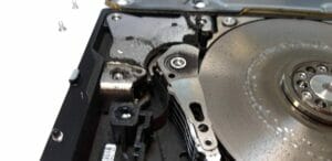 ODZYSKIWANIE DANYCH Z DYSKU TWARDEGO USZKODZONEGO MECHANICZNIE