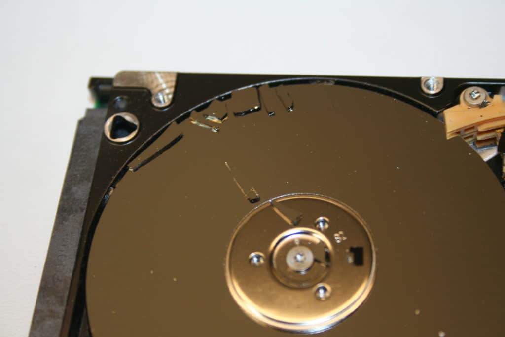 Odzyskiwanie danych z dysku uszkodzonego mechanicznie