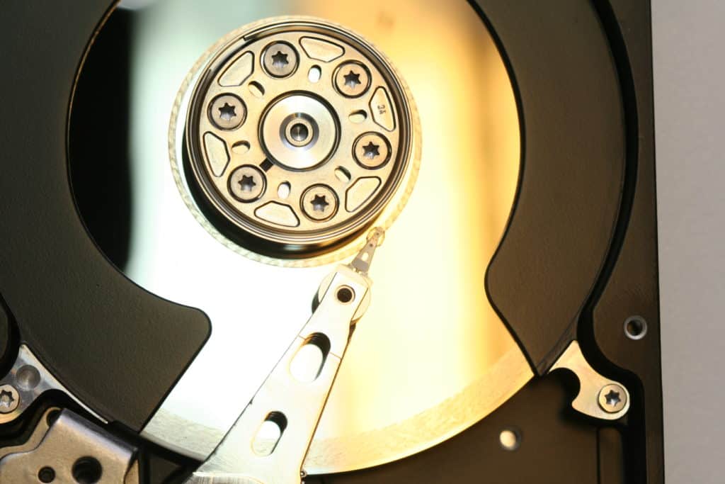 Odzyskiwanie danych z dysku uszkodzonego mechanicznie