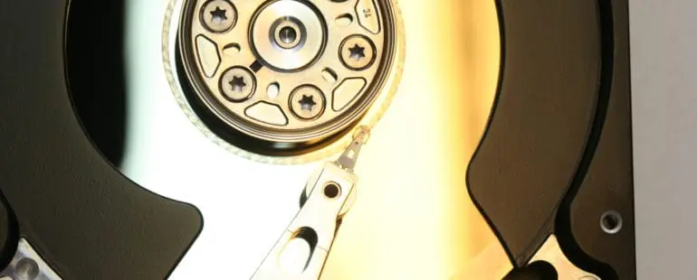 Dysk twardy jest wyświetlany jako RAW. Co robić?