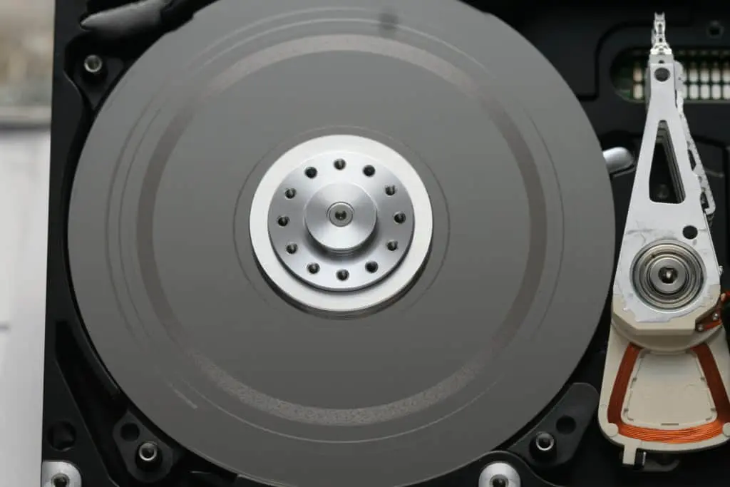 Odzyskiwanie danych z dysku uszkodzonego mechanicznie