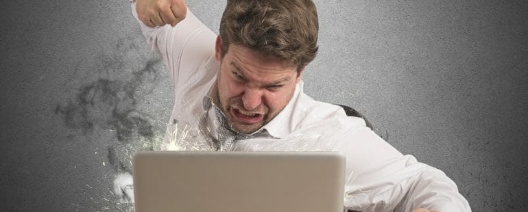 WYŁADOWYWANIE ZŁOŚCI NA LAPTOPIE MOŻE GROZIĆ ROZWODEM